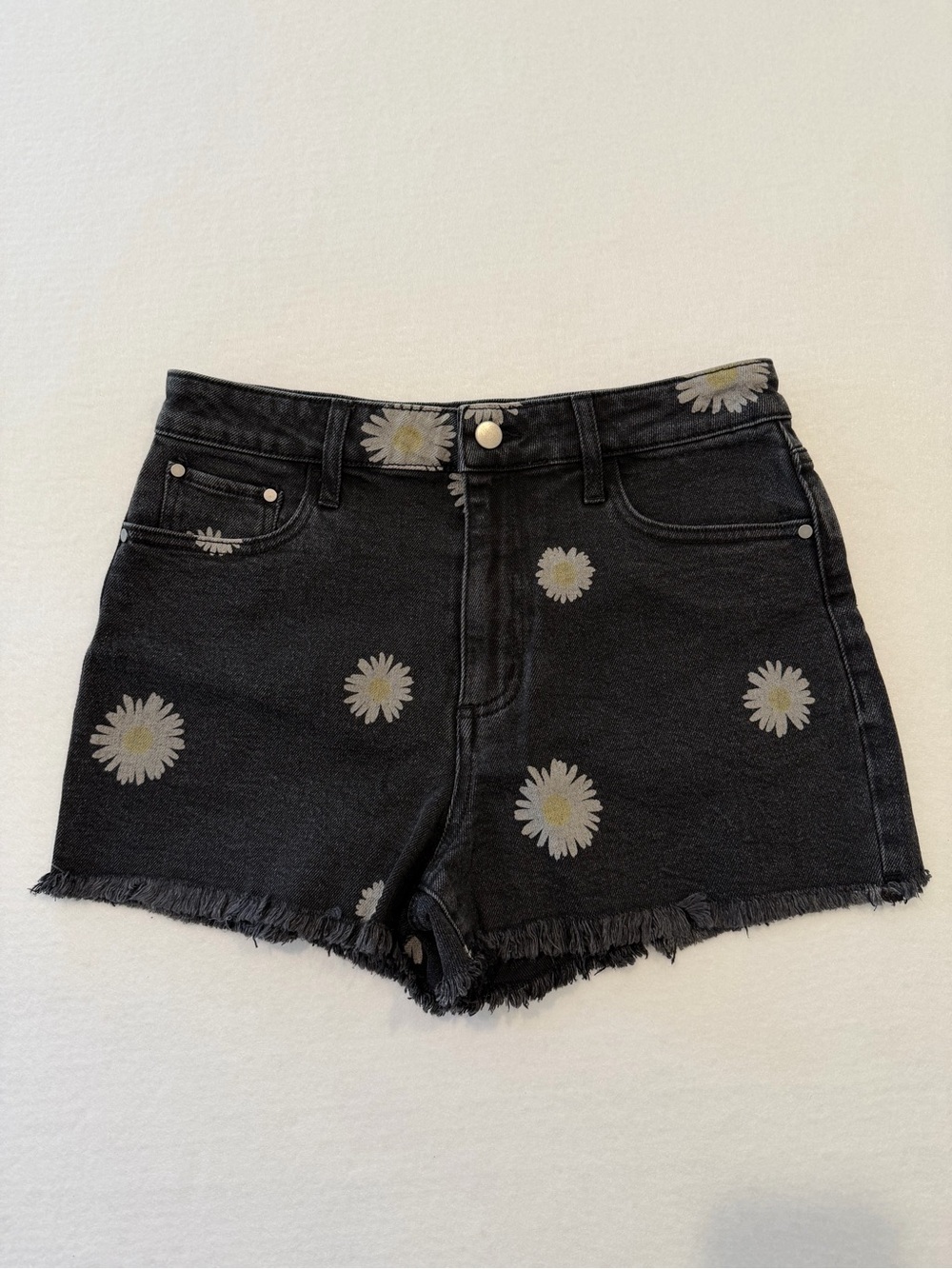 Tinseltown Black Daisy Print Jean Shorts 7 New Without Tags